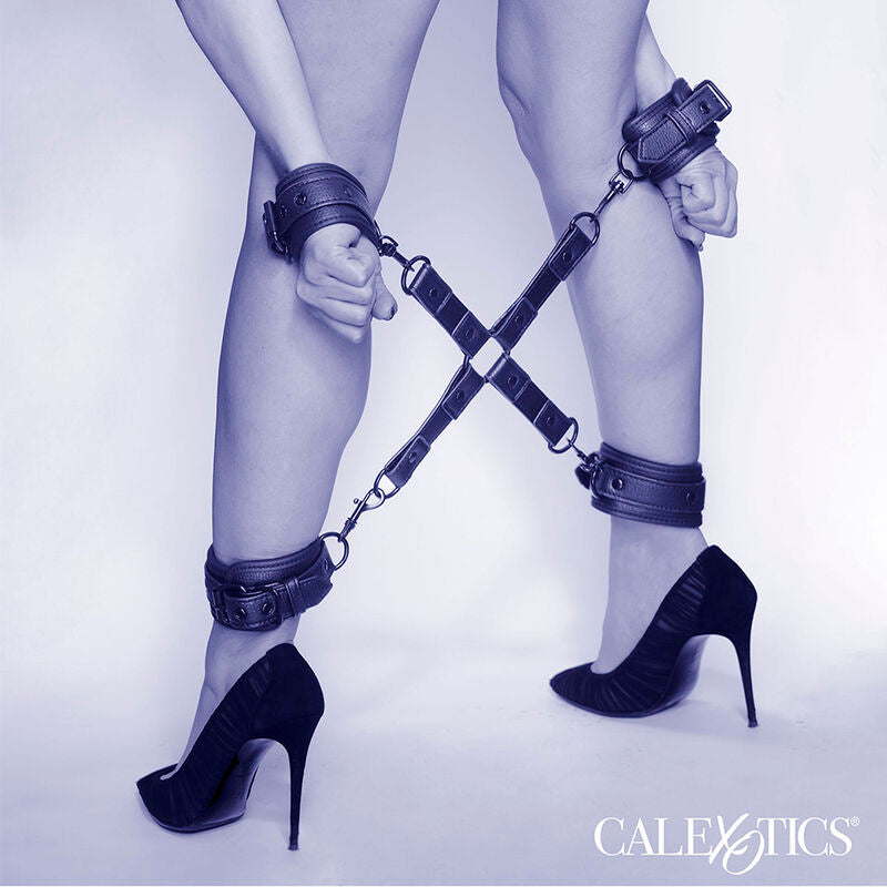 Kit Bondage Hog Tie Regolabile Calexotics Nocturnal — Nero