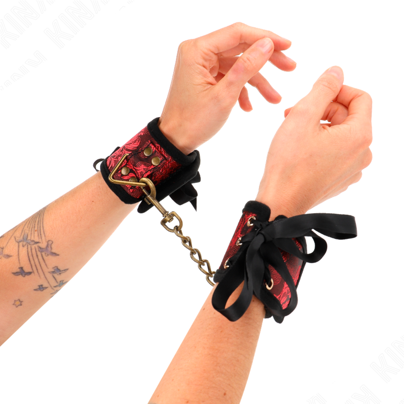 Manette BDSM in Pizzo Kink Scandal — Rosso-Nero
