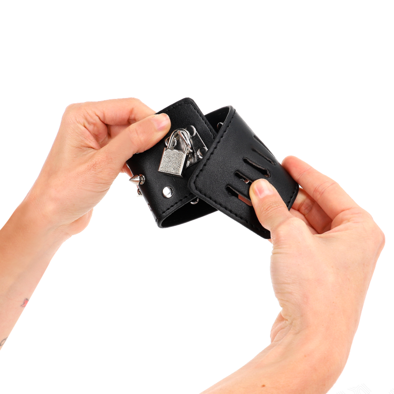 Manette BDSM con Borchie Kink Punk — 25 x 6 cm