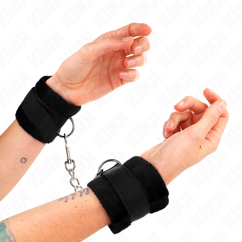 Manette BDSM in Pelliccia Kink — Polsini per Principianti