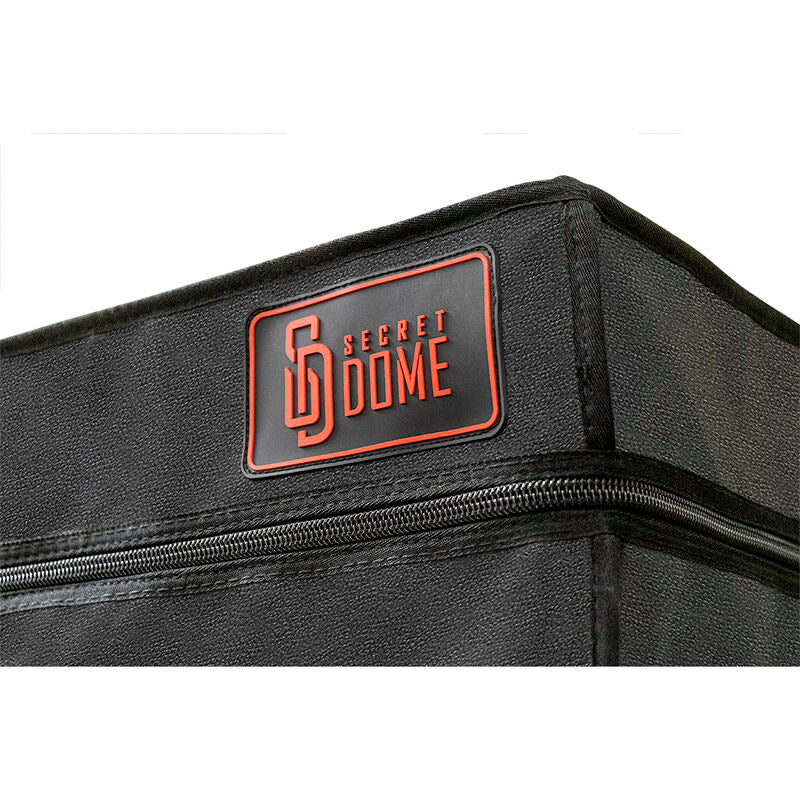Cabina Bukkake BDSM Secret Dome Kink Club — Nero e Rosso