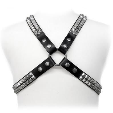 Imbracatura BDSM con Borchie Piramidali Leather Body