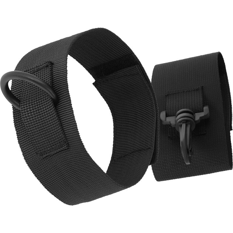 Manette BDSM in Nylon Darkness — Per Principianti